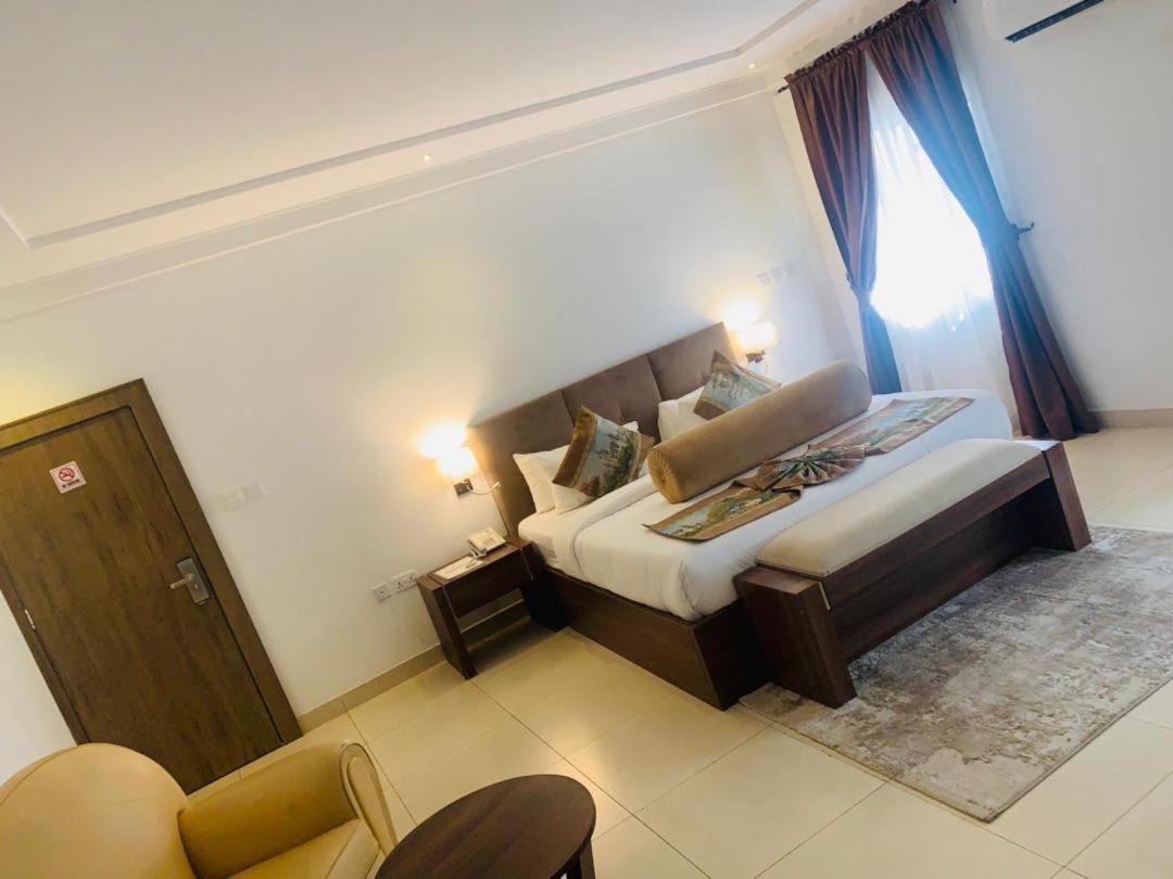 Swiss Pearl Continental Suite Wupa Esterno foto