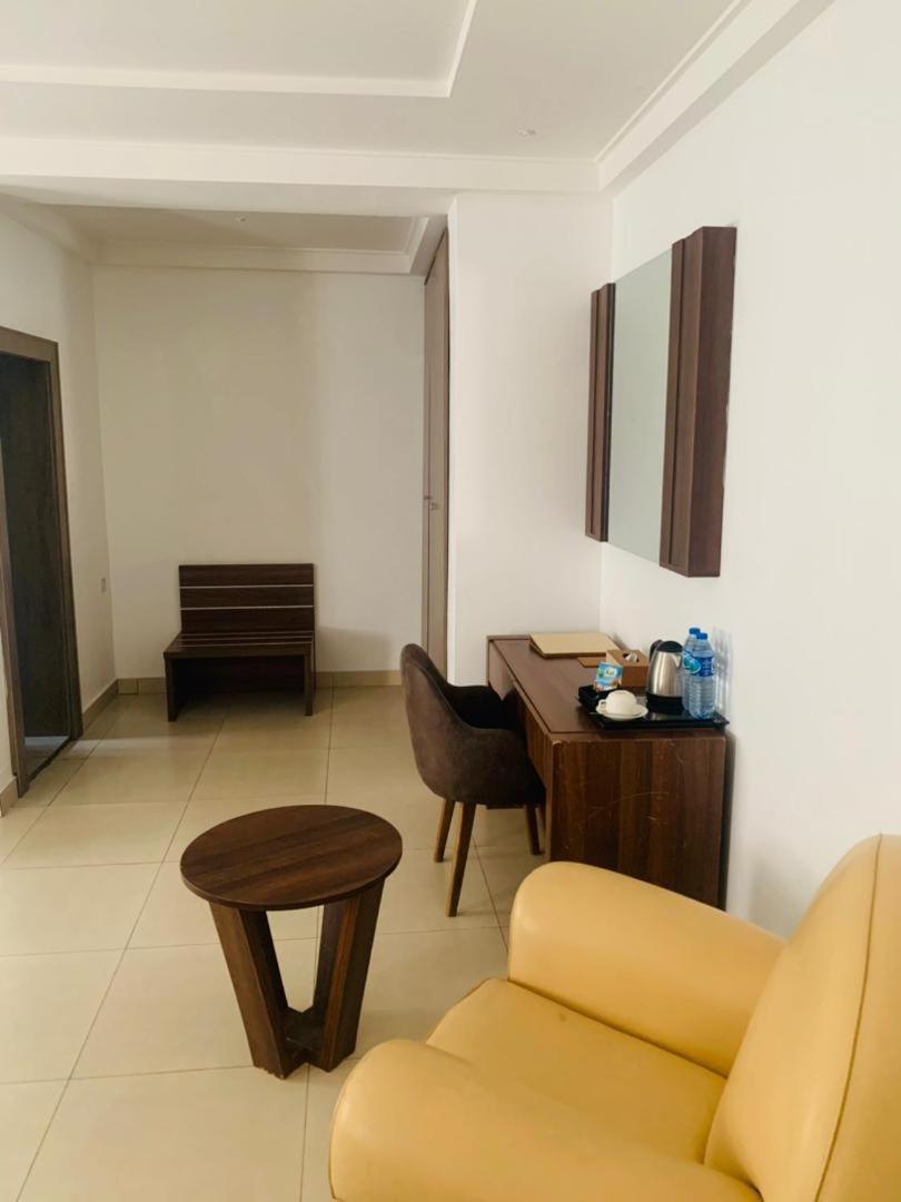 Swiss Pearl Continental Suite Wupa Esterno foto