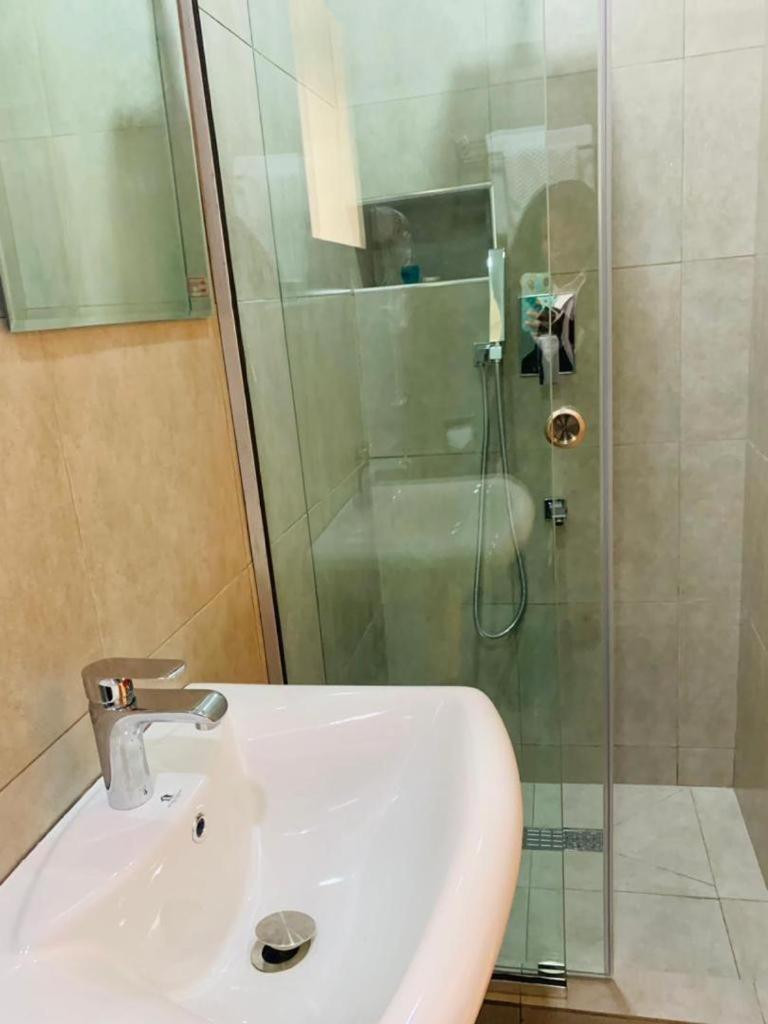 Swiss Pearl Continental Suite Wupa Esterno foto