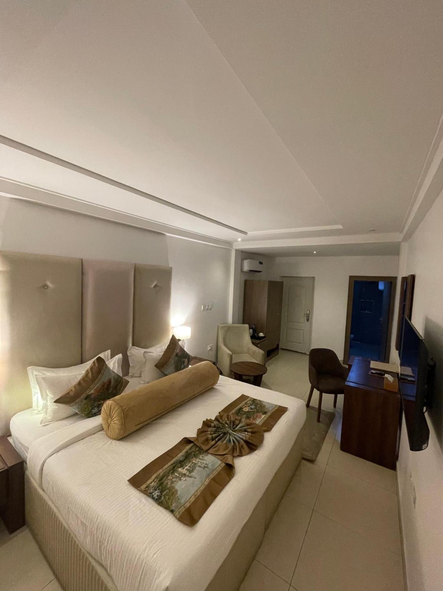 Swiss Pearl Continental Suite Wupa Esterno foto
