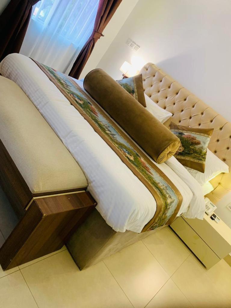 Swiss Pearl Continental Suite Wupa Esterno foto