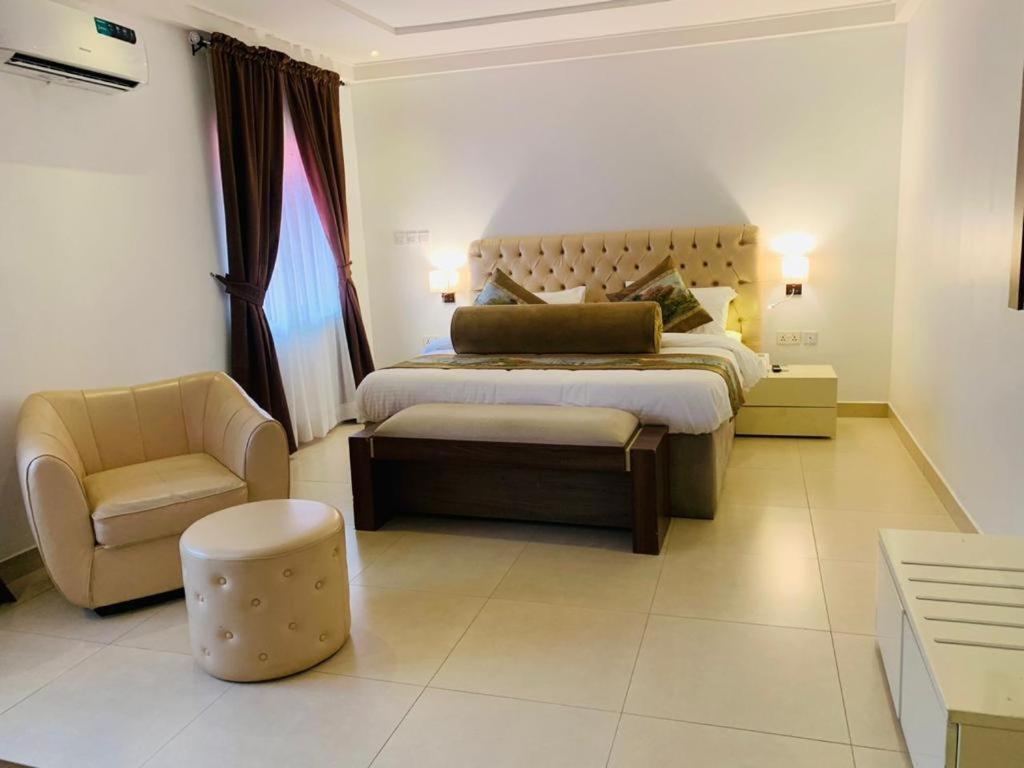 Swiss Pearl Continental Suite Wupa Esterno foto
